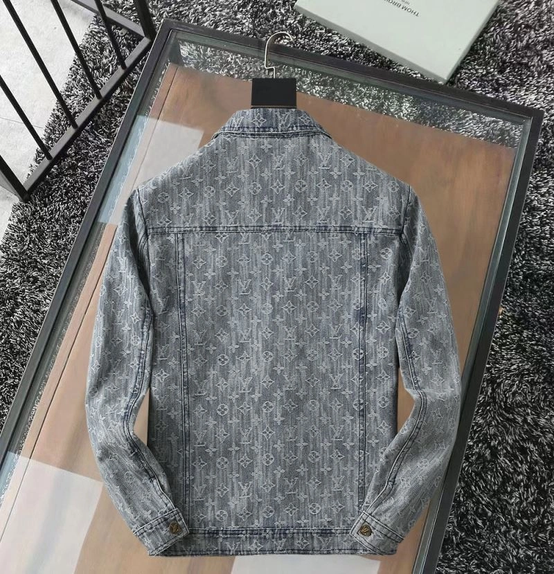 Flexible Louis Vuitton Outwear 136623