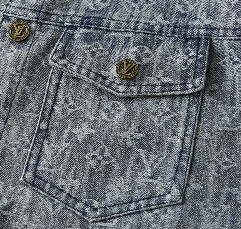Flexible Louis Vuitton Outwear 136623