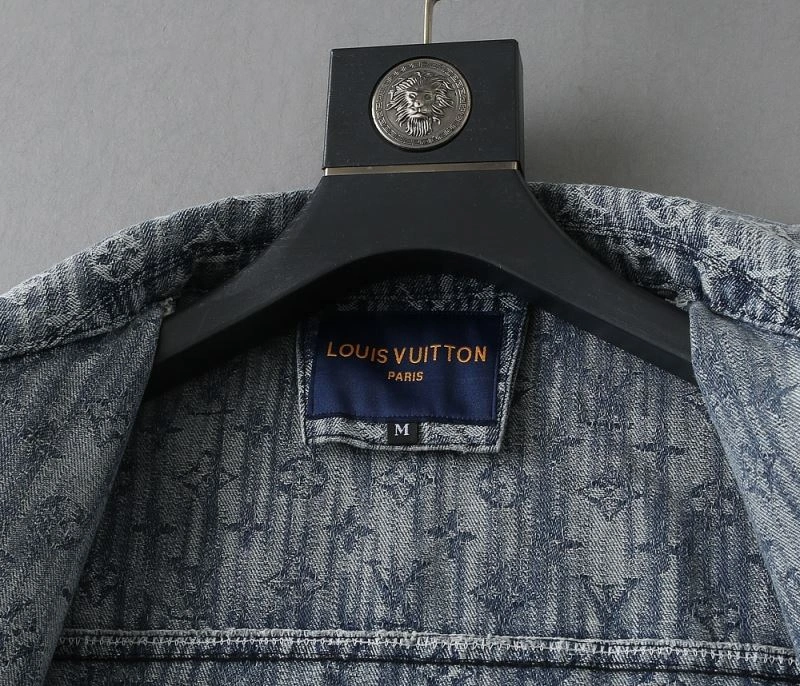 Flexible Louis Vuitton Outwear 136623