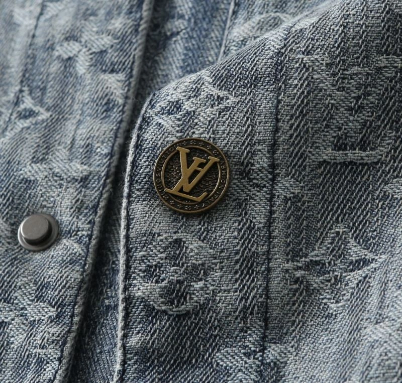 Flexible Louis Vuitton Outwear 136623