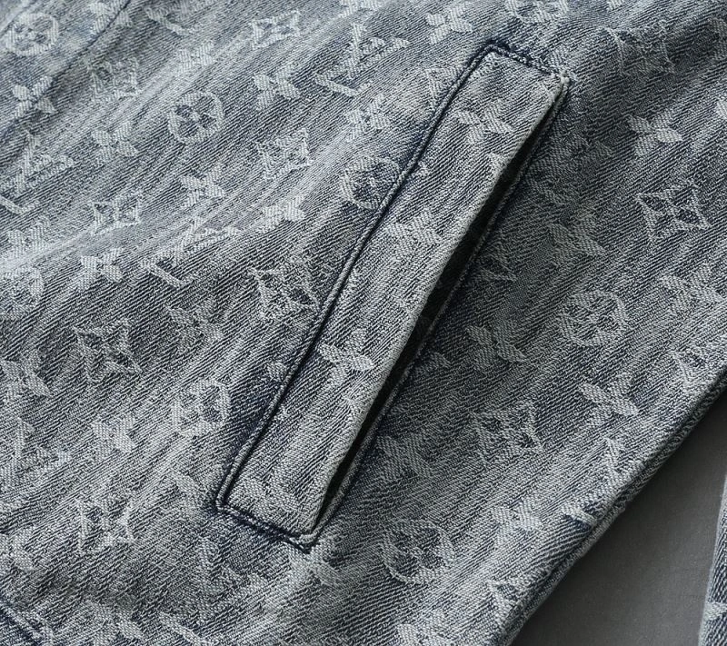 Flexible Louis Vuitton Outwear 136623