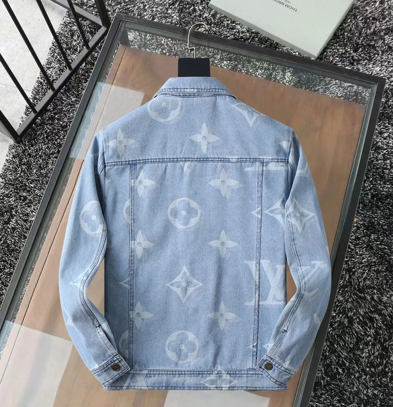 Compact Louis Vuitton Outwear 136616