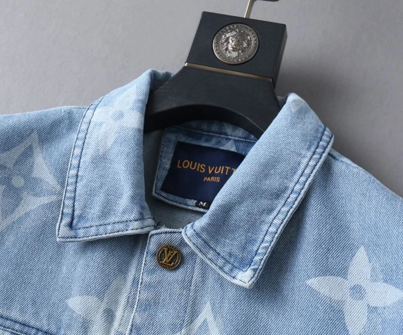 Compact Louis Vuitton Outwear 136616