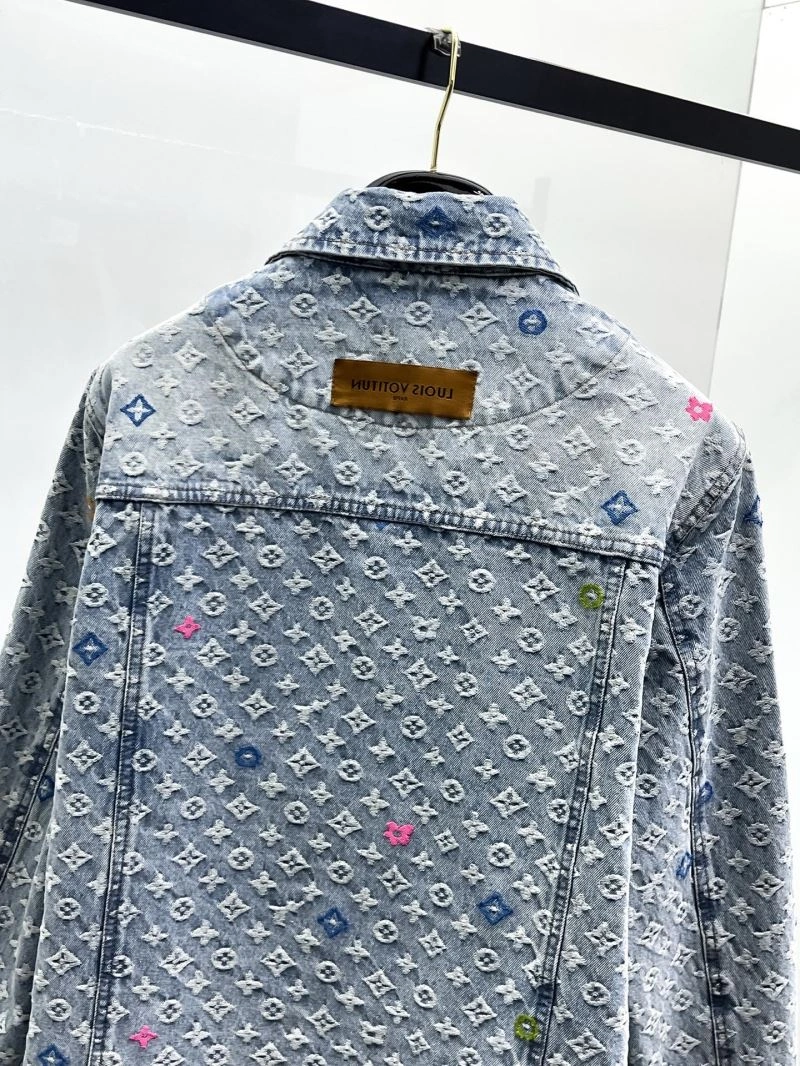 Classic Louis Vuitton Outwear 136614