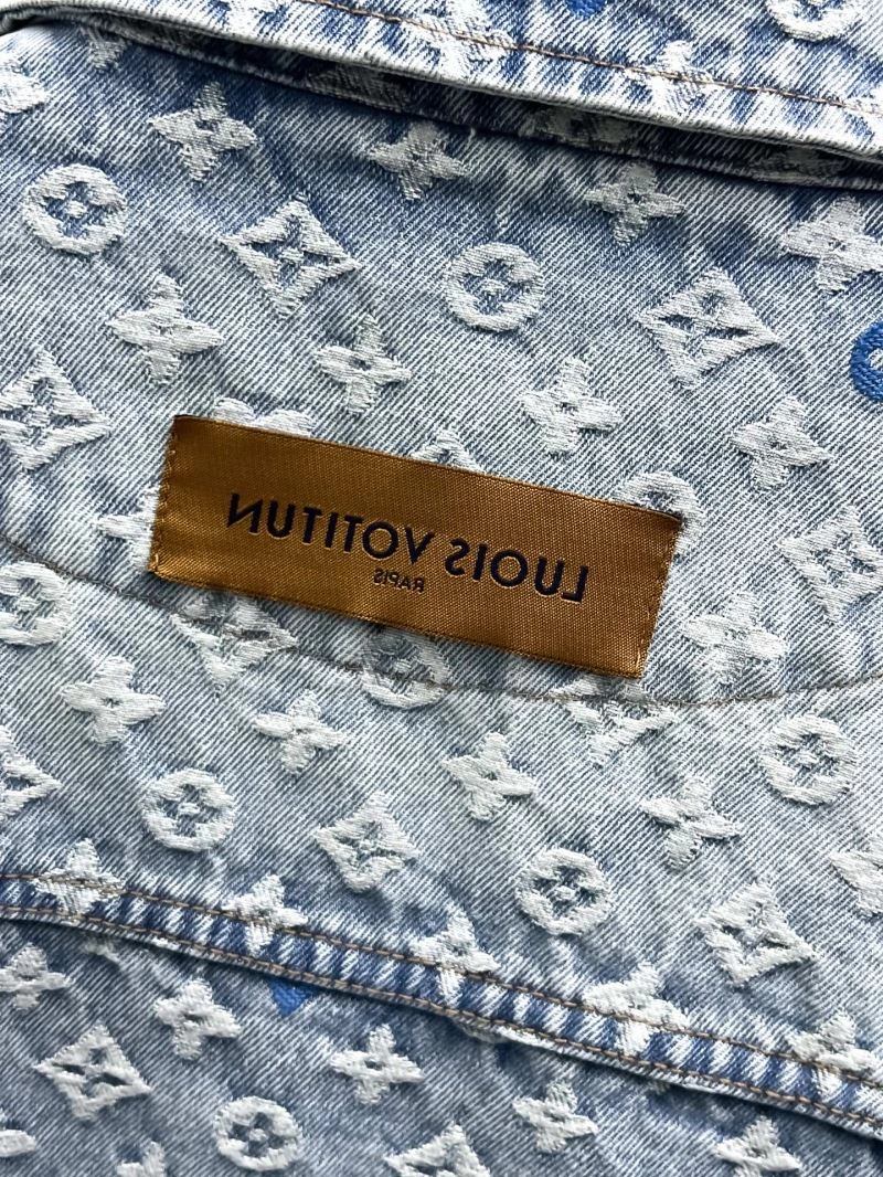 Classic Louis Vuitton Outwear 136614