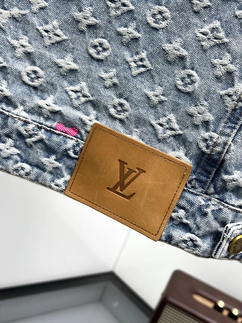 Classic Louis Vuitton Outwear 136614