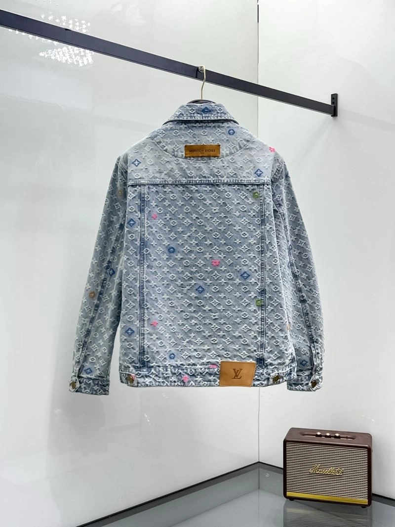 Classic Louis Vuitton Outwear 136614