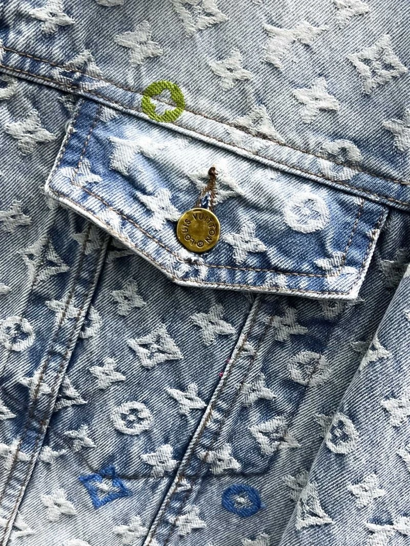 Classic Louis Vuitton Outwear 136614