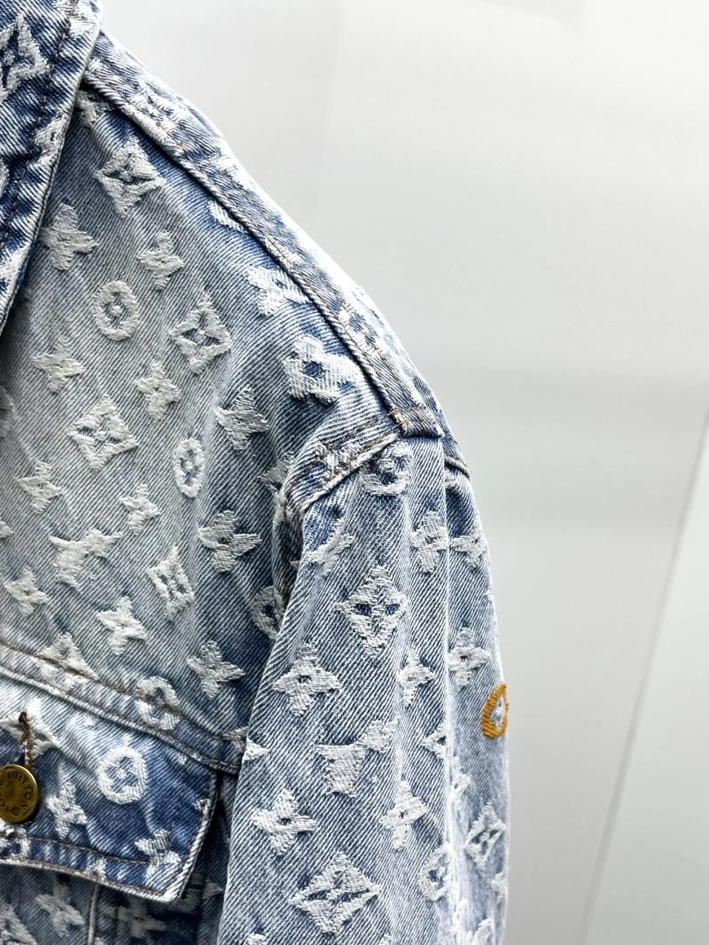 Classic Louis Vuitton Outwear 136614