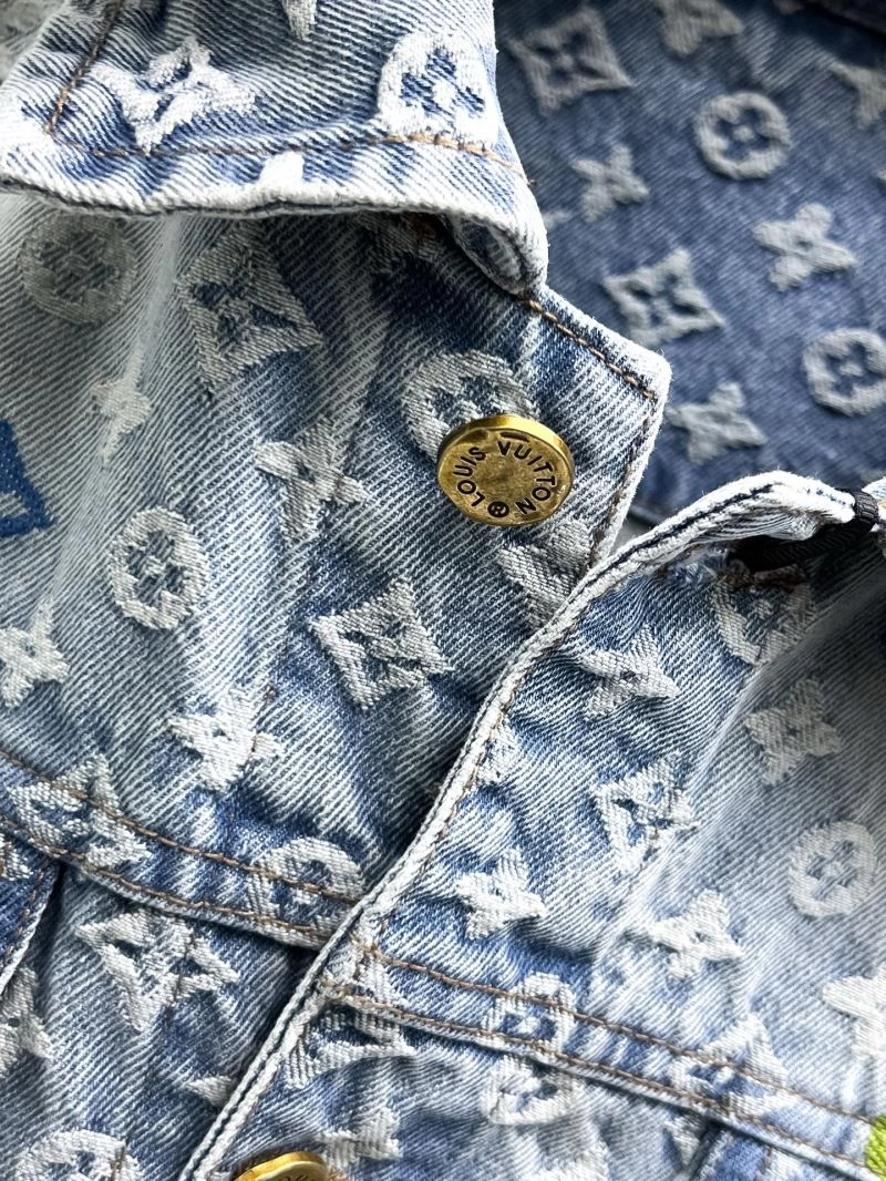 Classic Louis Vuitton Outwear 136614