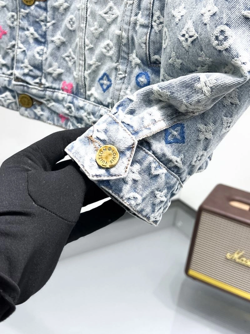 Classic Louis Vuitton Outwear 136614