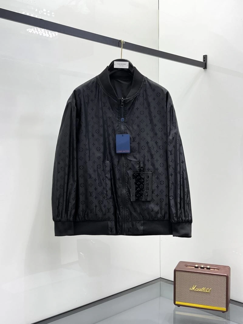 Louis Vuitton Outwear Resilient 136607