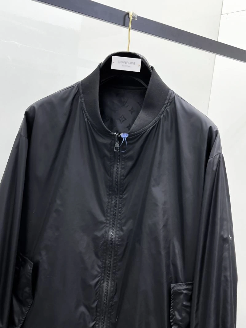 Louis Vuitton Outwear Resilient 136607