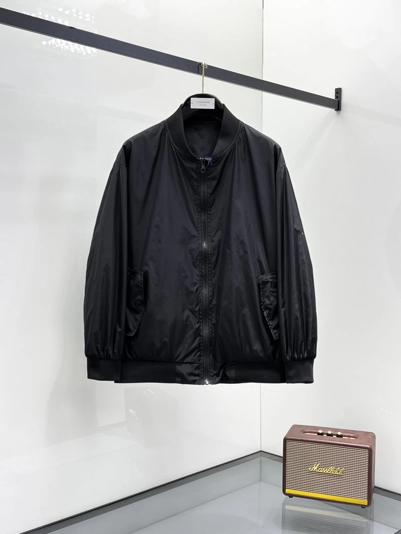 Louis Vuitton Outwear Resilient 136607