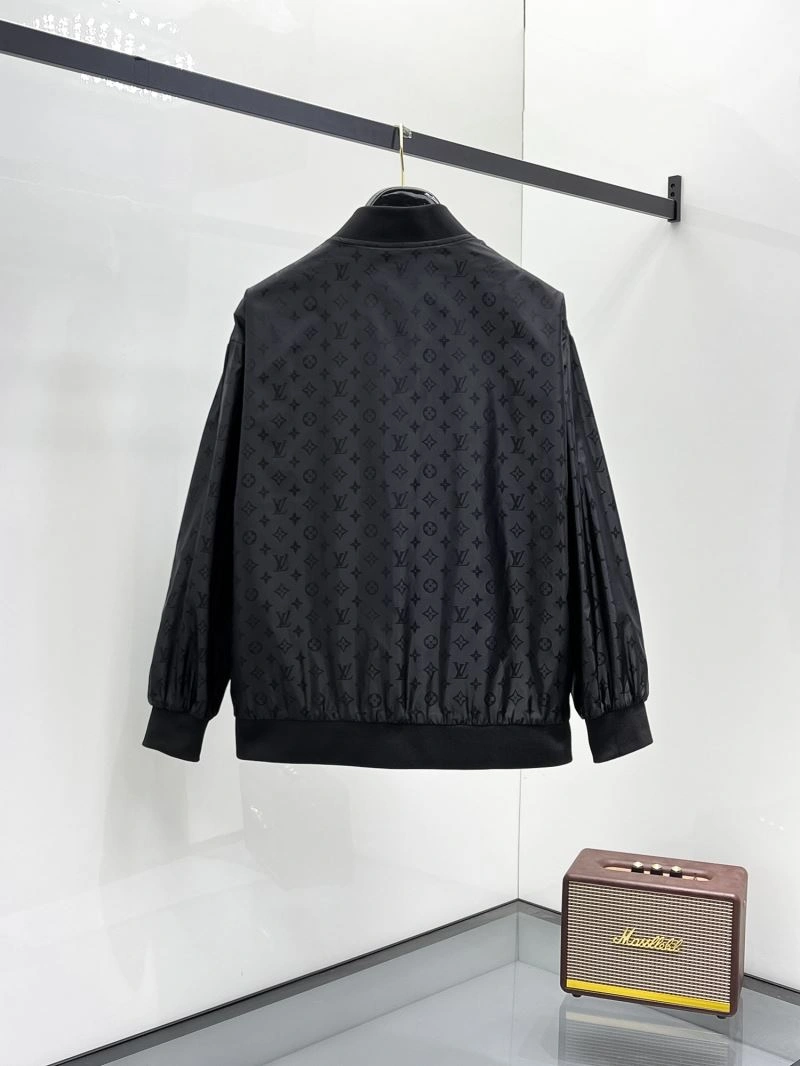Louis Vuitton Outwear Resilient 136607