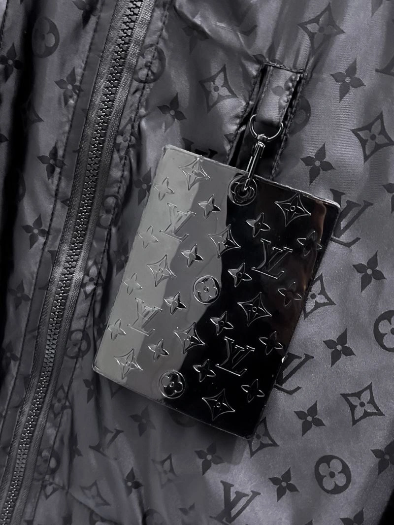 Louis Vuitton Outwear Resilient 136607