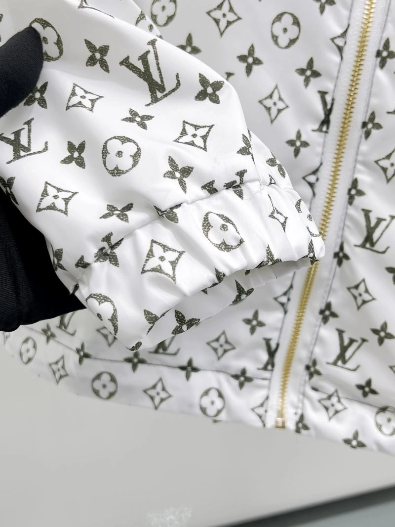 Packable Louis Vuitton Outwear 136603
