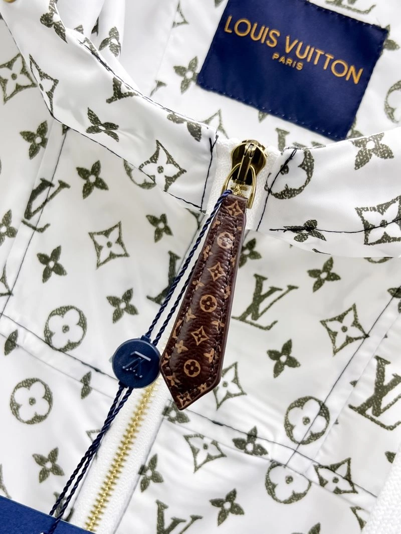 Packable Louis Vuitton Outwear 136603