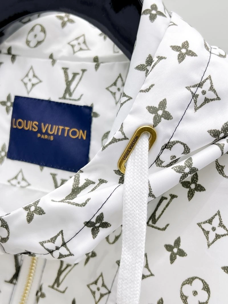 Packable Louis Vuitton Outwear 136603