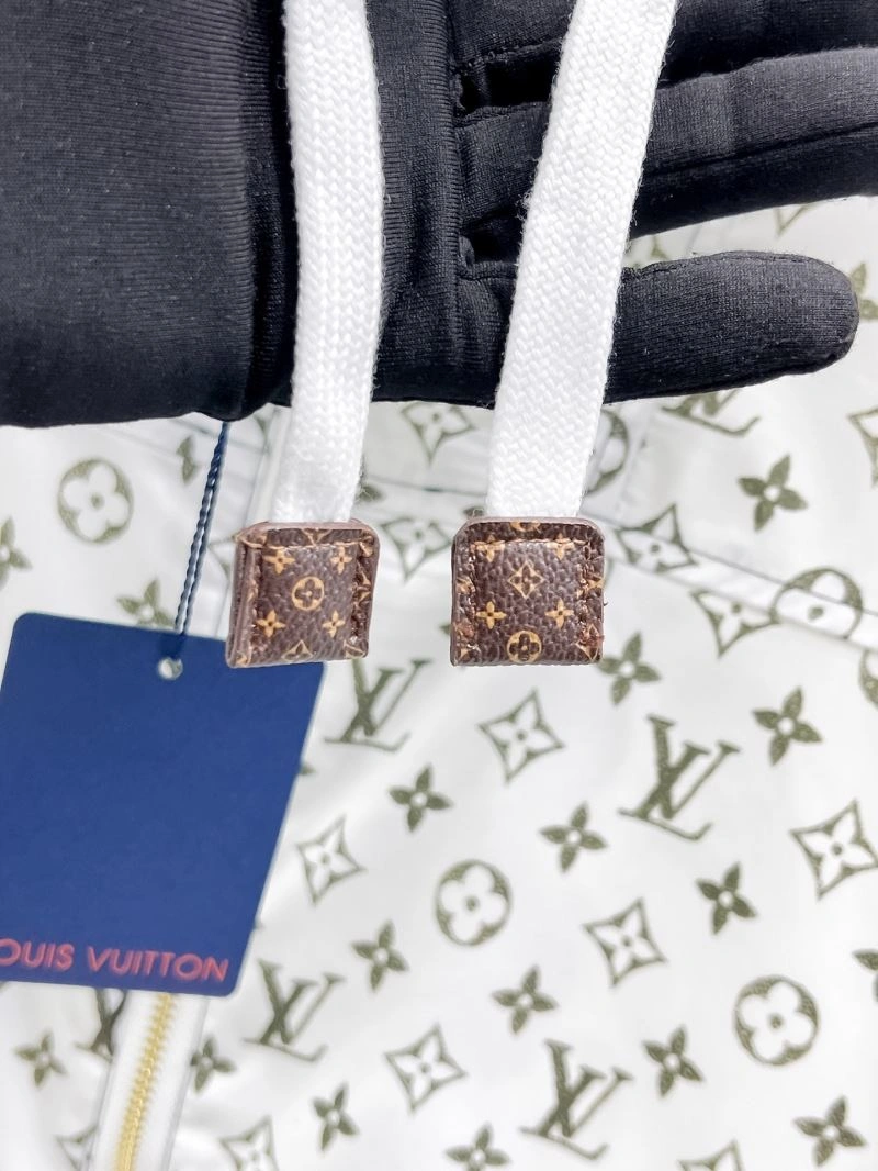 Packable Louis Vuitton Outwear 136603