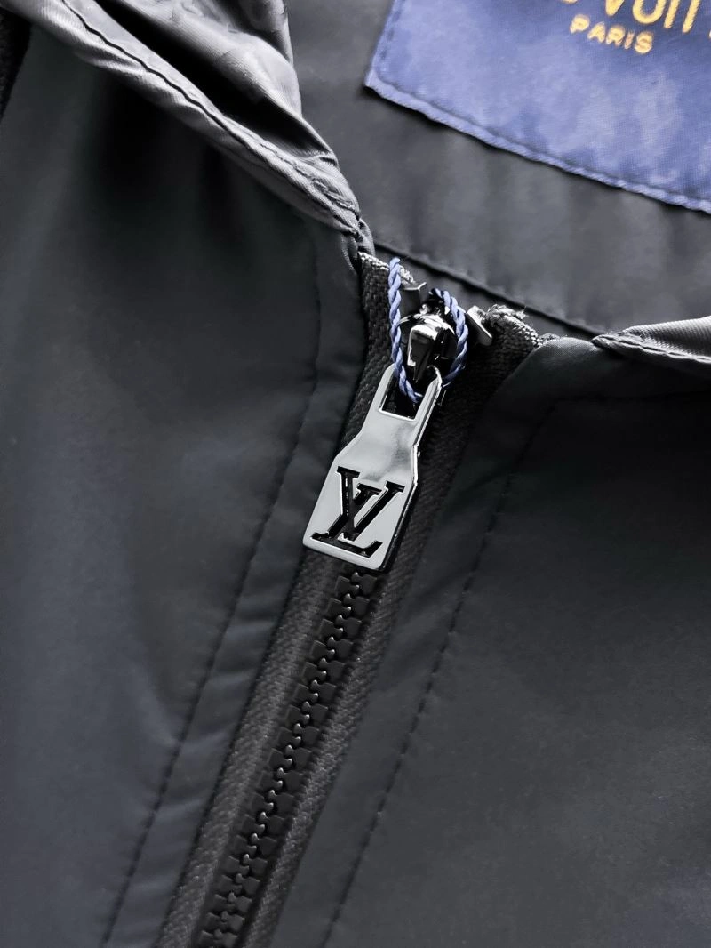 Louis Vuitton Outwear Compact 136597