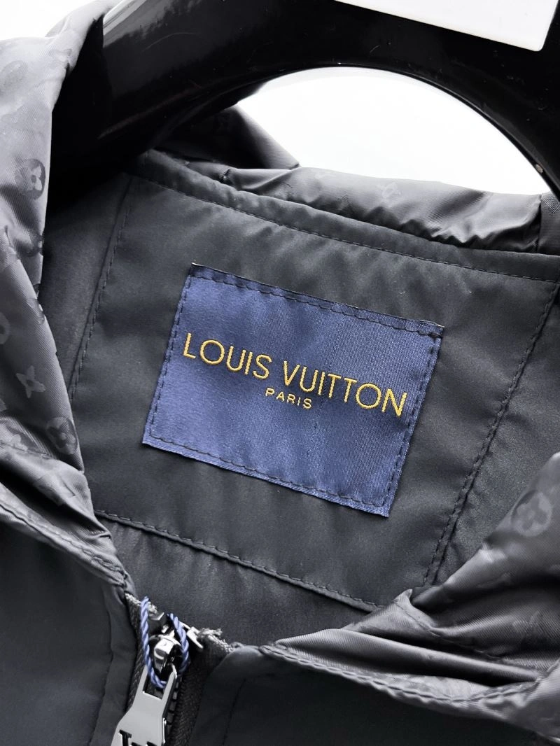 Louis Vuitton Outwear Compact 136597