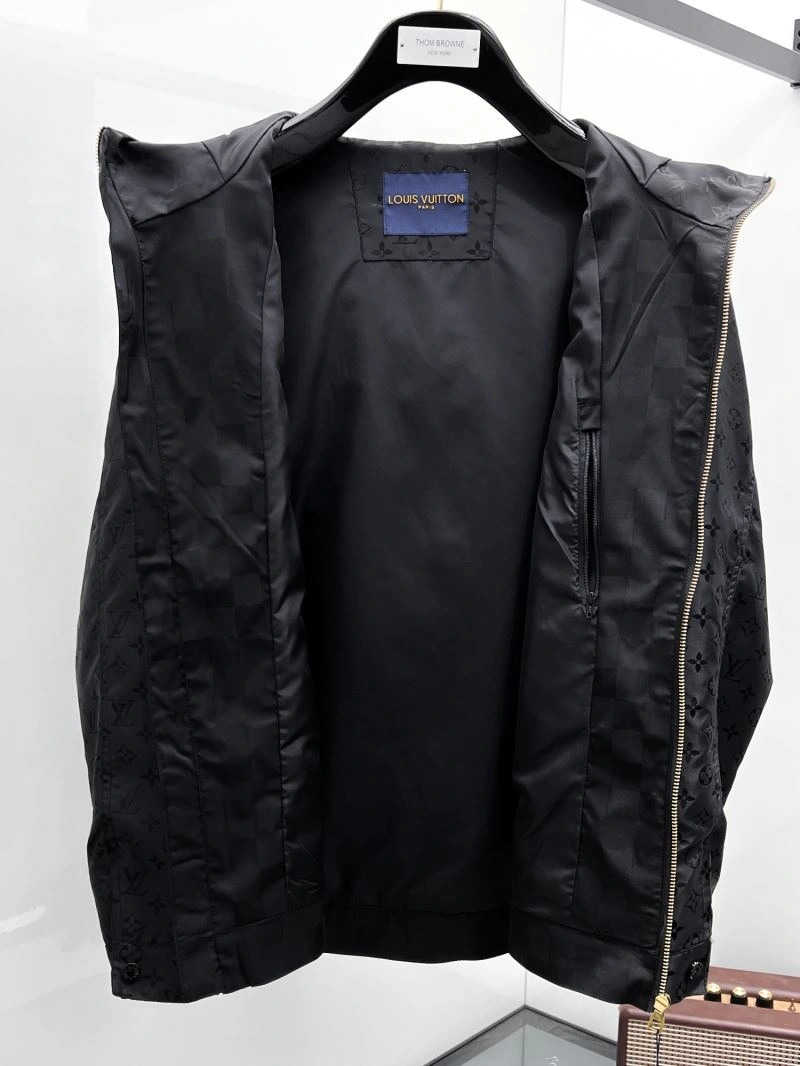 Louis Vuitton Outwear WellDesigned 136601