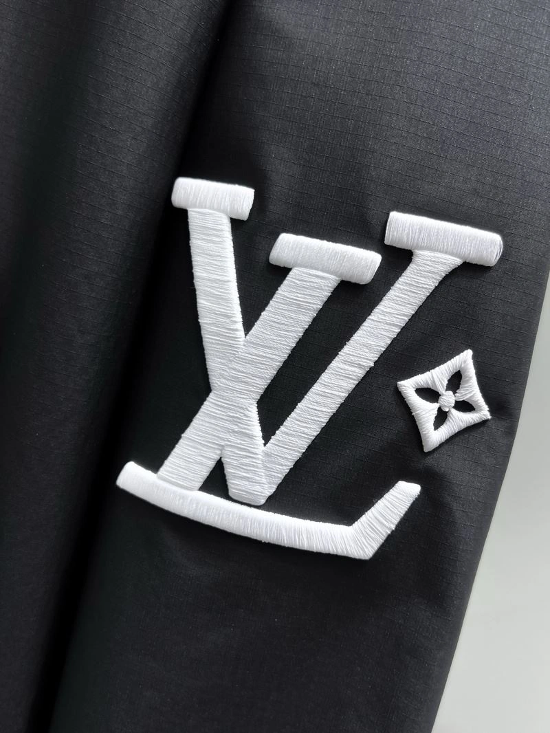 Louis Vuitton Outwear TimelessDesign 136591