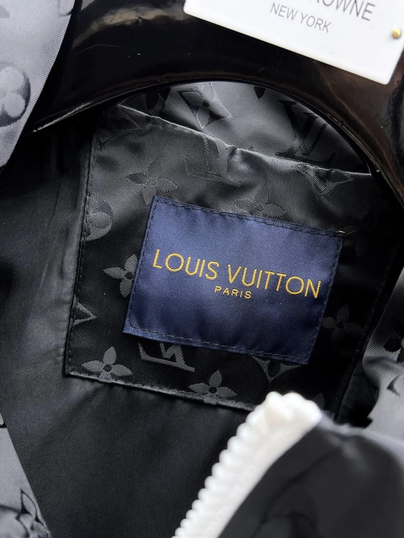 Louis Vuitton Outwear TimelessDesign 136591
