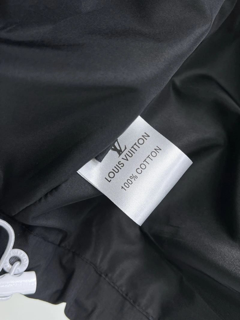 Louis Vuitton Outwear TimelessDesign 136591