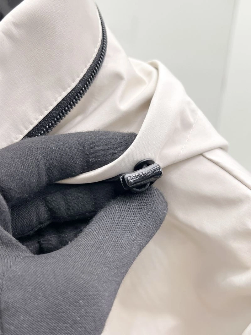 Modern Louis Vuitton Outwear 136596