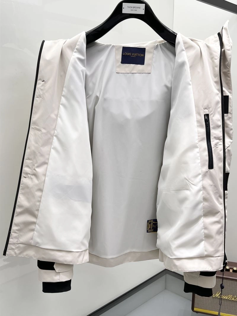 Modern Louis Vuitton Outwear 136596
