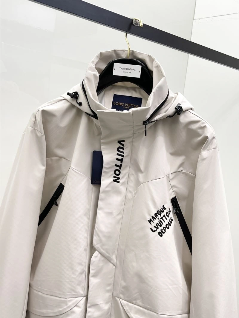 Modern Louis Vuitton Outwear 136596