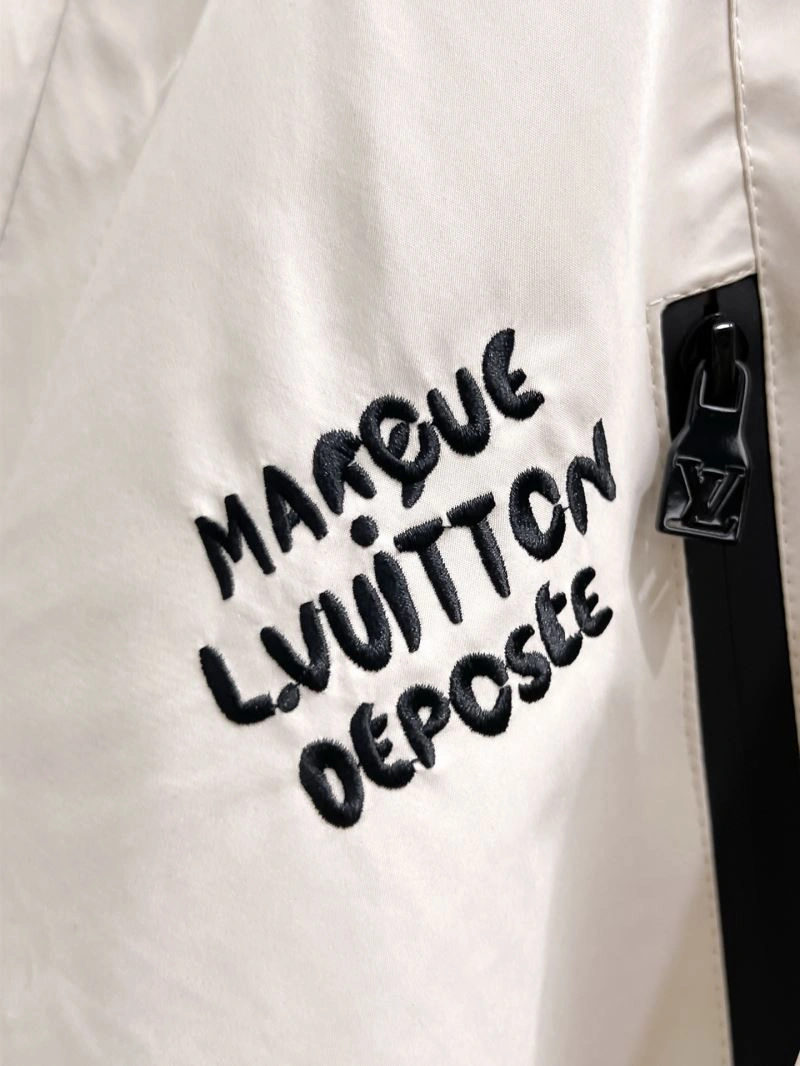 Modern Louis Vuitton Outwear 136596