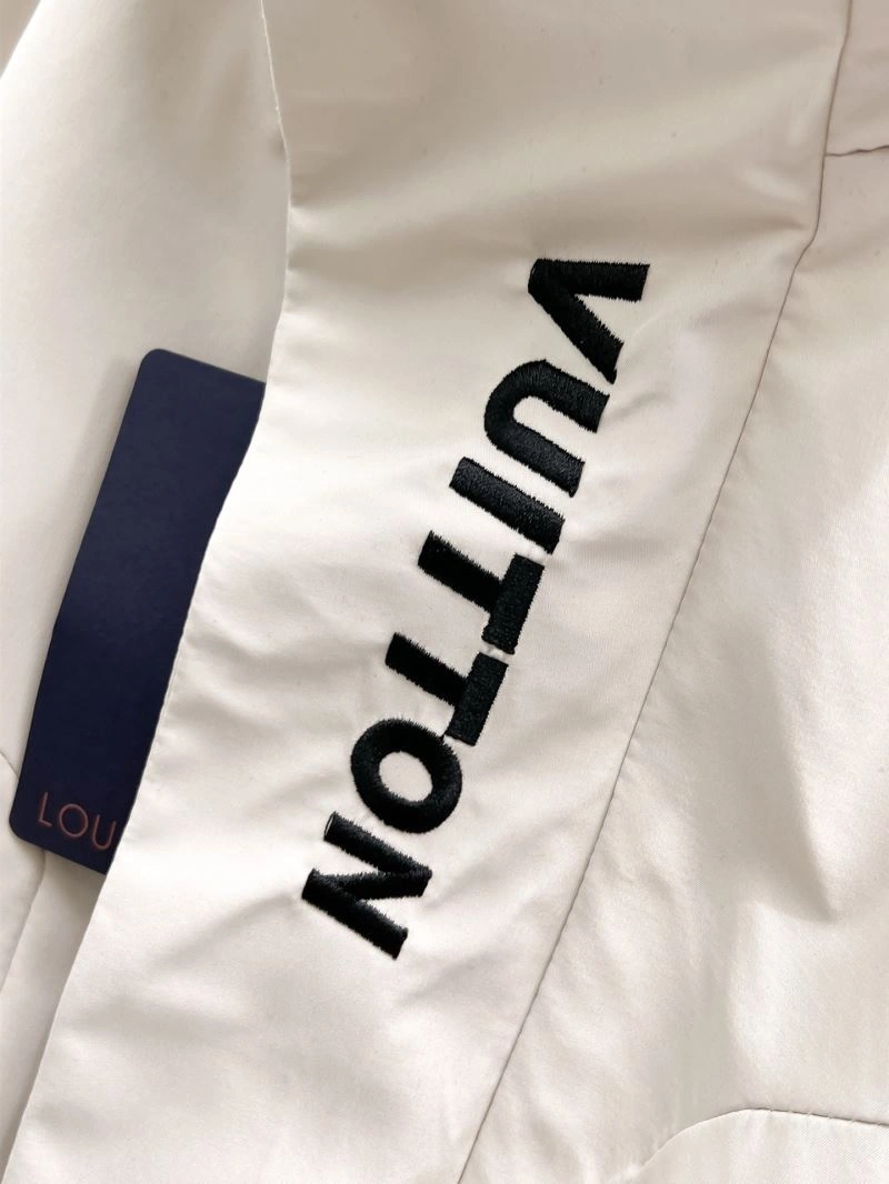 Modern Louis Vuitton Outwear 136596