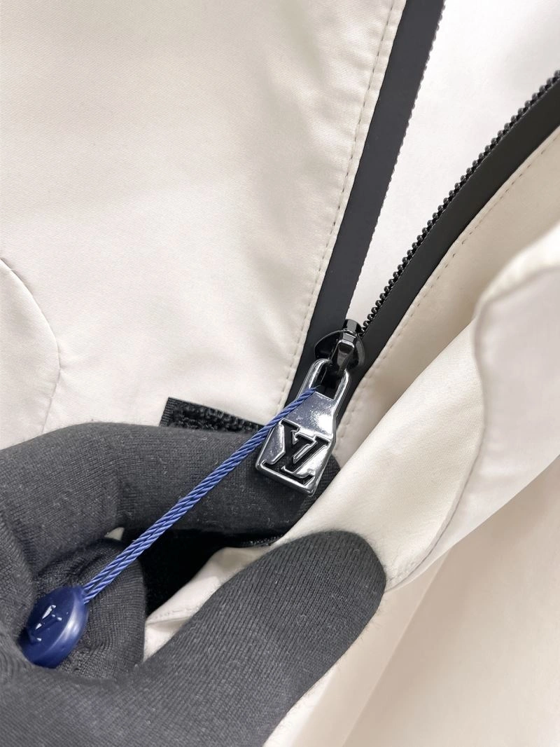 Modern Louis Vuitton Outwear 136596