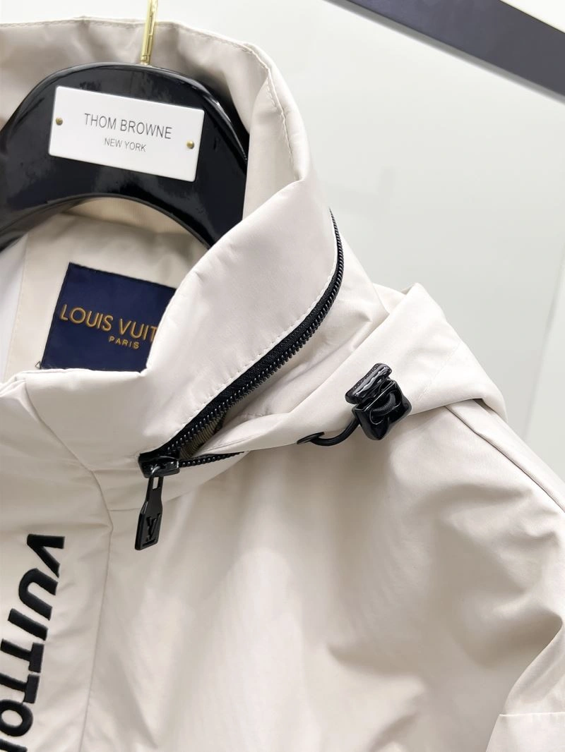 Modern Louis Vuitton Outwear 136596