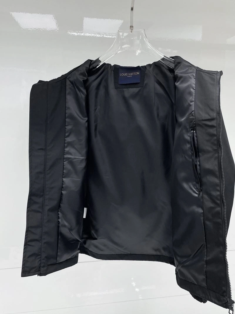 TechFriendly Louis Vuitton Outwear 136583