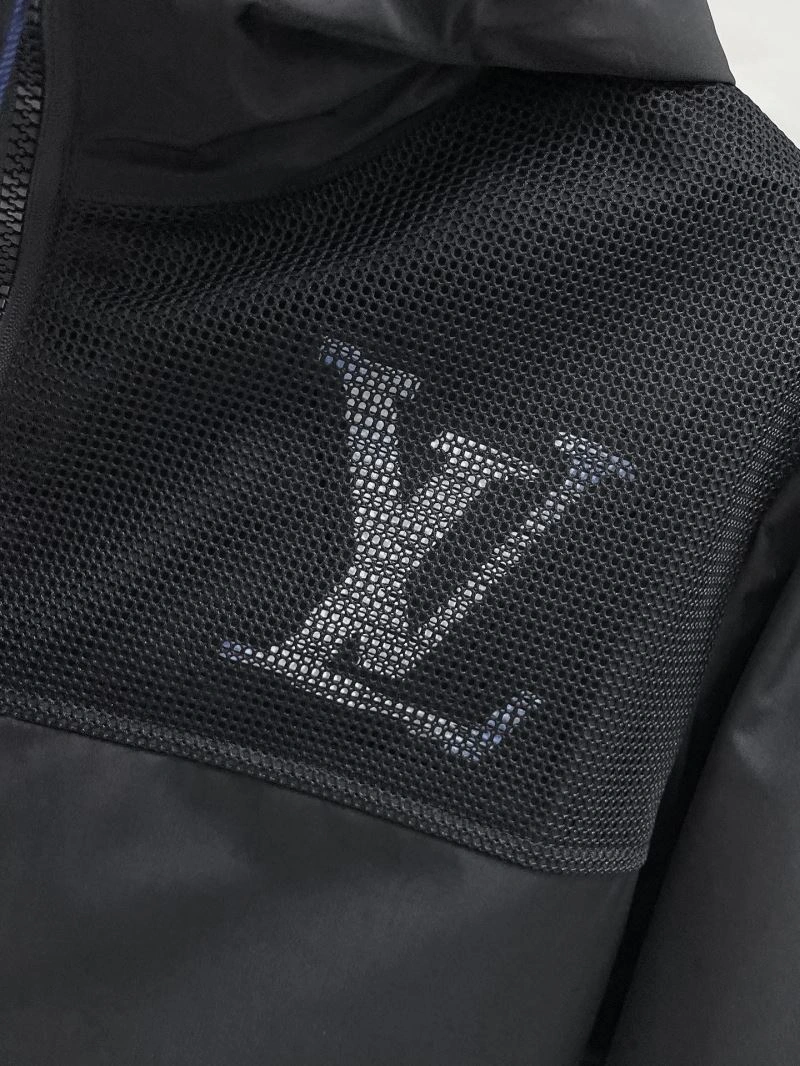 TechFriendly Louis Vuitton Outwear 136583