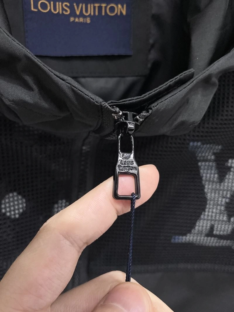TechFriendly Louis Vuitton Outwear 136583