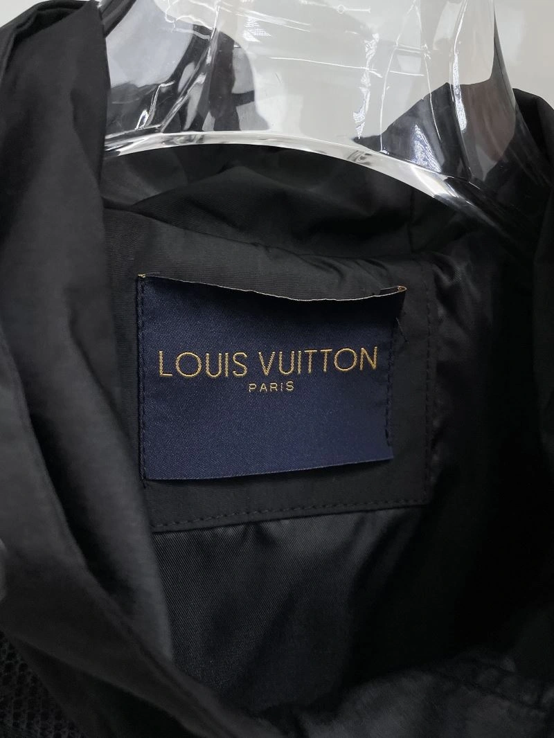 TechFriendly Louis Vuitton Outwear 136583