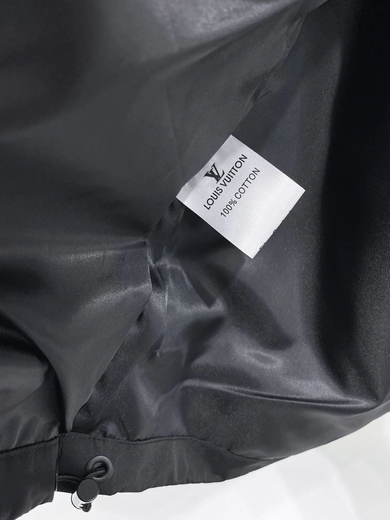 TechFriendly Louis Vuitton Outwear 136583