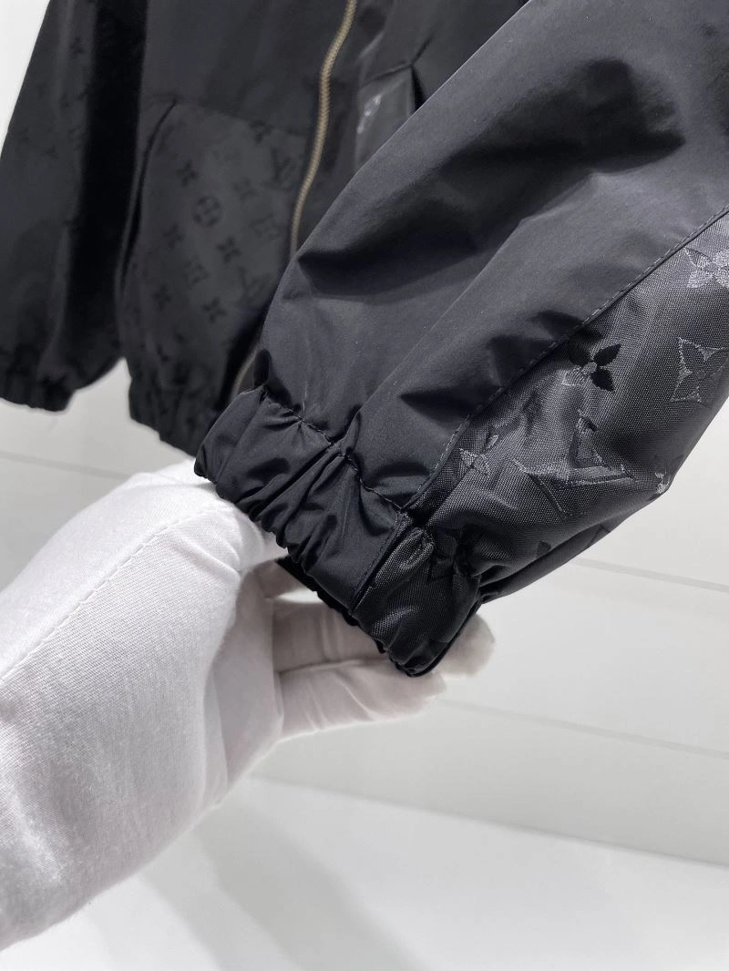 TechFriendly Louis Vuitton Outwear 136579