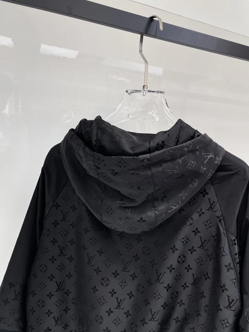 TechFriendly Louis Vuitton Outwear 136579