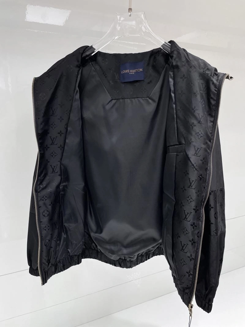 TechFriendly Louis Vuitton Outwear 136579