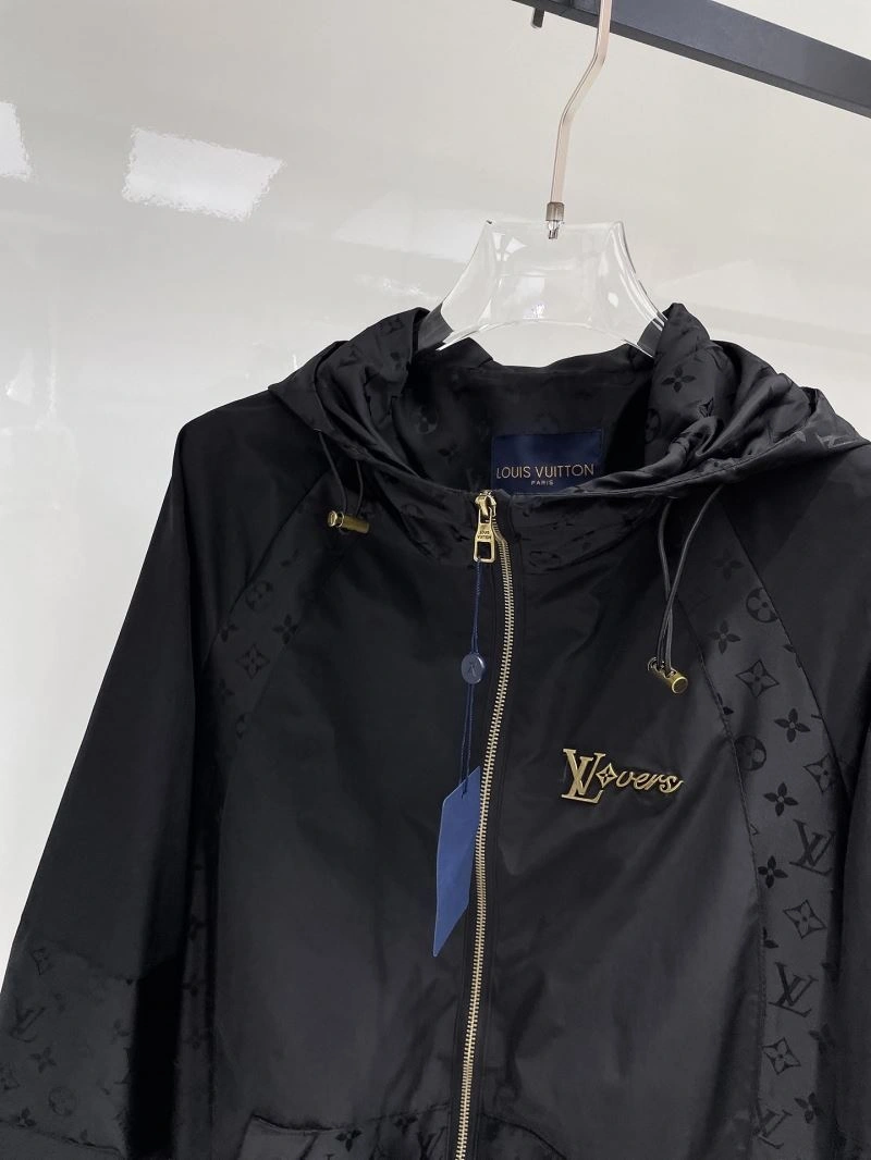 TechFriendly Louis Vuitton Outwear 136579