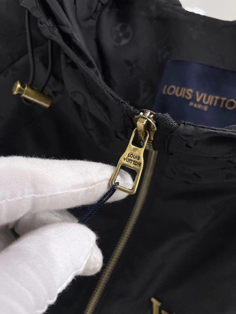 TechFriendly Louis Vuitton Outwear 136579