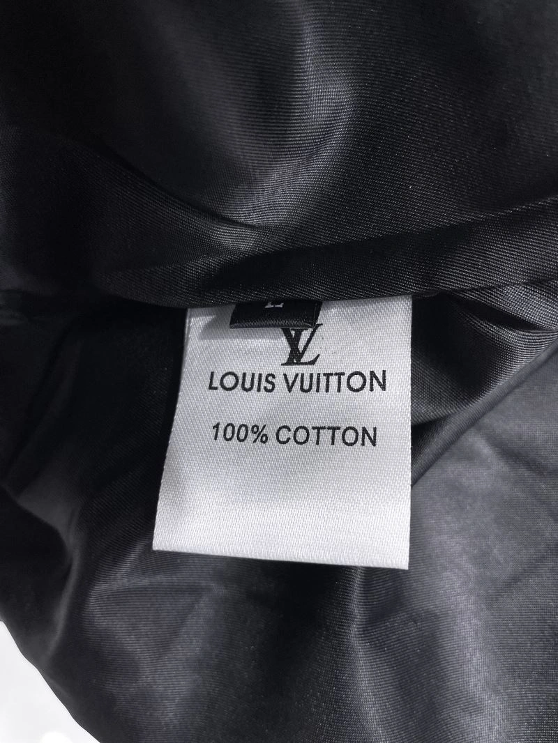 TechFriendly Louis Vuitton Outwear 136579