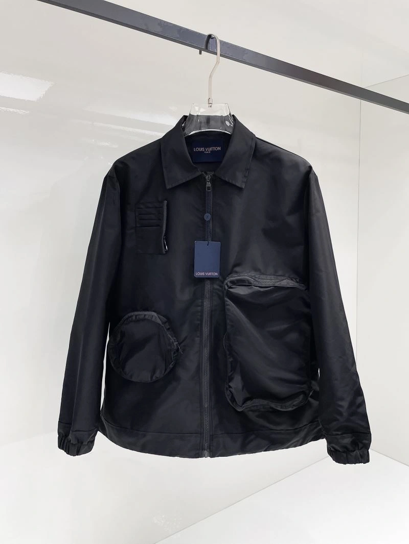 Louis Vuitton Outwear Sleek 136580