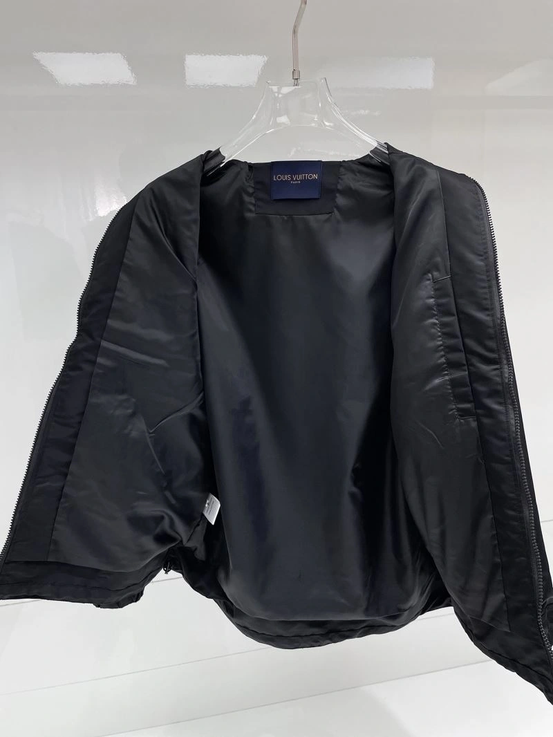 Louis Vuitton Outwear Sleek 136580